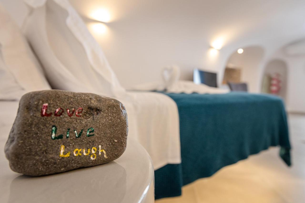 Sunborn Oia Suites Exteriör bild